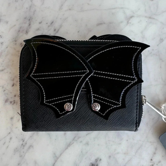 Loungefly Minnie Mouse Vampire Leather Wallet with Moveable Wings NWT - Picture 3 of 5